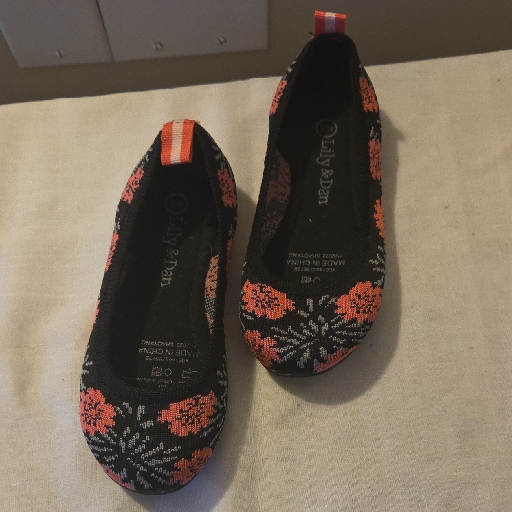 Lily & Dan Black and Pink Kids Shoes Size 9/10